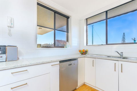 Kingsway #3 Ocean View - Accommodation ACT 3