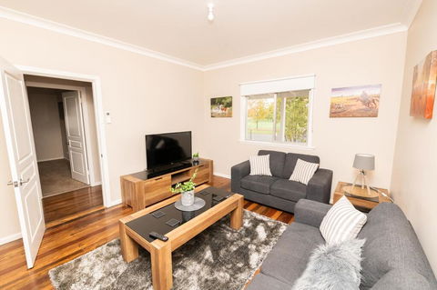 Kinross On Cox Sweet, Neat & Simple + Wifi - Accommodation ACT 2