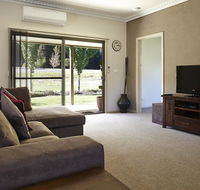 La Casa - Accommodation ACT