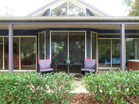 Lake Russell Lakeside Retreat - Accommodation ACT 2