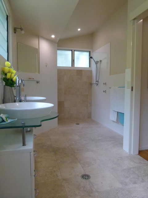 Lake Russell Lakeside Retreat - Accommodation ACT 3