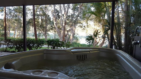 Lake Russell Lakeside Retreat - Accommodation ACT 0