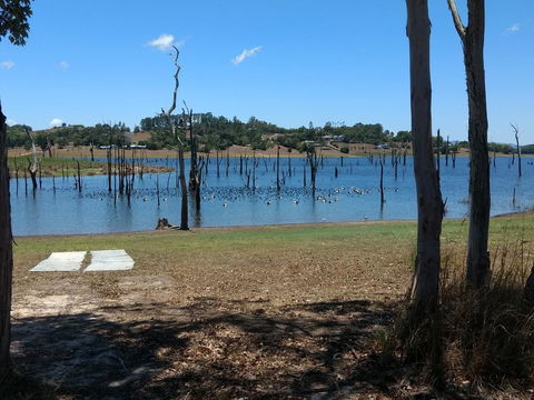 Lake Tinaroo Waterfrontage - Accommodation ACT 2