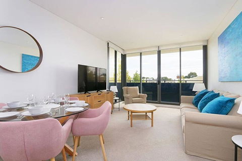 Large Modern 2 Bedroom Apartment Near Lake Claremont - Accommodation ACT 0