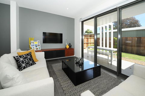 Lewis Street Apartments By Kirsten Serviced Accommodation - Accommodation ACT 1