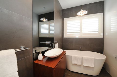 Lewis Street Apartments By Kirsten Serviced Accommodation - Accommodation ACT 2