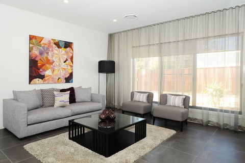 Lewis Street Apartments By Kirsten Serviced Accommodation - Accommodation ACT 3
