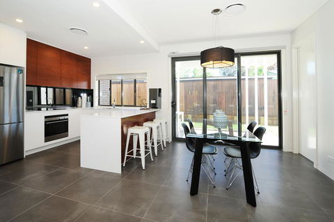 Lewis Street Apartments By Kirsten Serviced Accommodation - Accommodation ACT 0