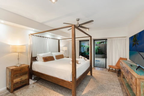 Luxury Pool Side Apartment In Beachfront Resort - Accommodation ACT 3