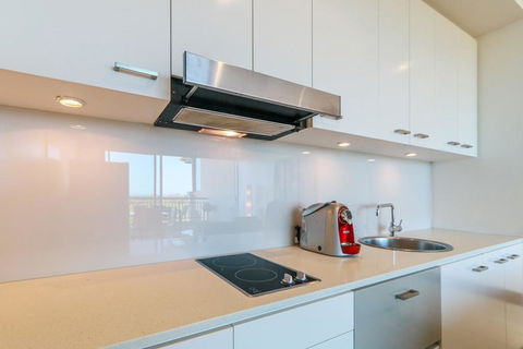 Luxury Retreat 2 Bedroom Spa Suite - Accommodation ACT 1