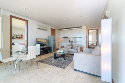 Luxury Retreat 2 Bedroom Spa Suite - Accommodation ACT 2