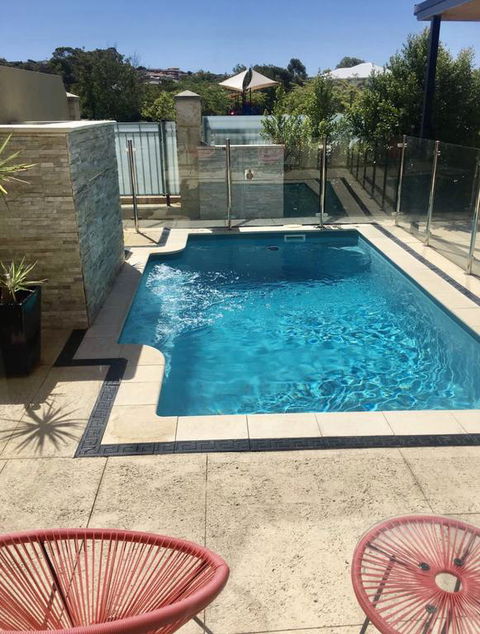 LUXURY VILLA W POOL & SPAS - Accommodation ACT 3