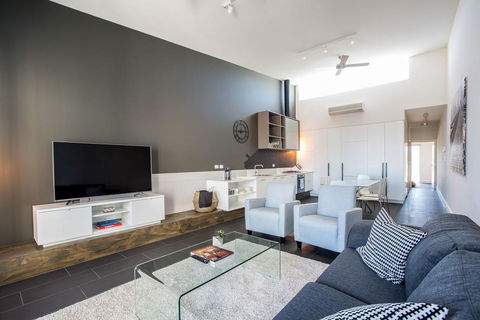 Magnificent Apartment + FREE Car Park Near CBD - Accommodation ACT 2