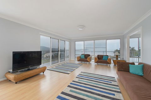 Malibu Holiday House, 6 Dulconghi Street - Accommodation ACT 3