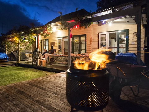Mandurah Riverfront Holiday Rental - Accommodation ACT 2