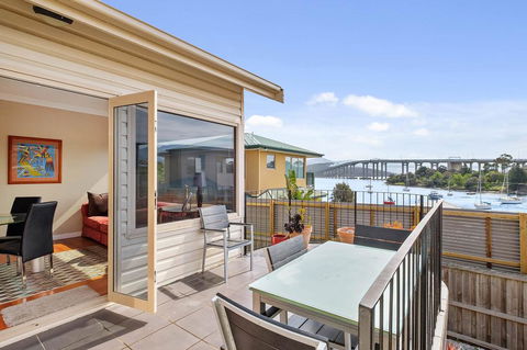 Manfield City Waterfront View Cottage - Accommodation ACT 1