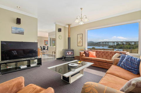 Manfield City Waterfront View Cottage - Accommodation ACT 0