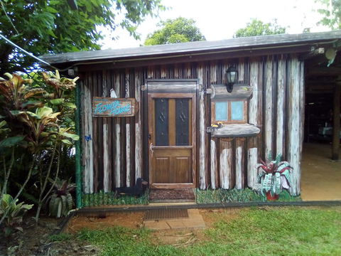 Mena Creek Flower House - Accommodation ACT 1