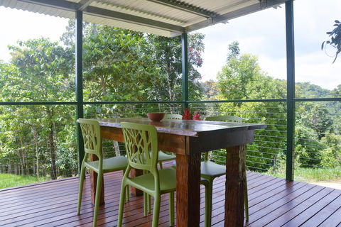 Mena Creek Flower House - Accommodation ACT 2