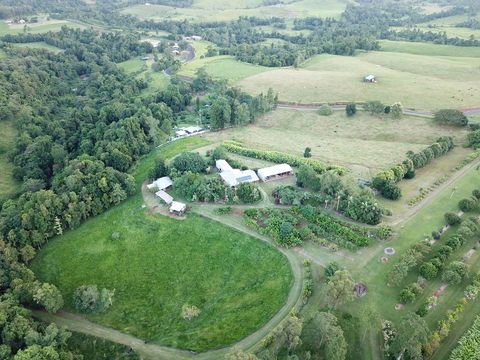 Mena Creek Flower House - Accommodation ACT 3