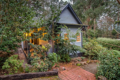Merrow Cottages - Forest Edge - Accommodation ACT 1