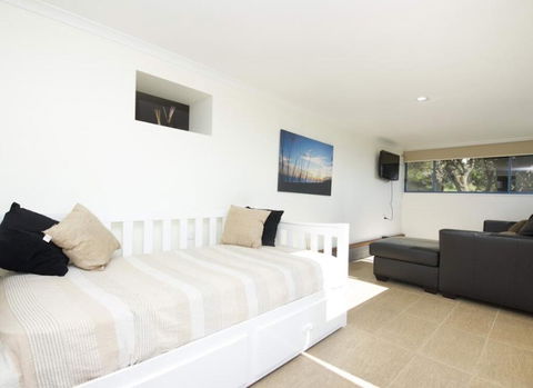Mick's Apartment - Seal Rocks Beachfront - Accommodation ACT 1