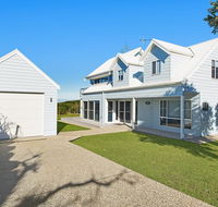 Middle Rock Beach House - Beach Front Lake Cathie - Accommodation ACT