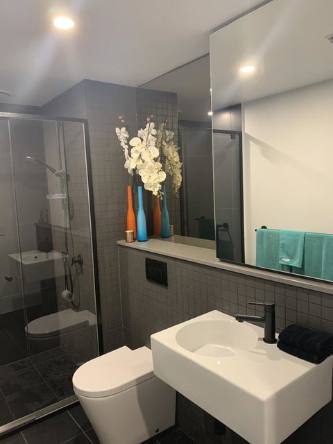 Midnight@Braddon Modern Executive Apt, Pool, Sauna, Secure Parking, Wine - Accommodation ACT 2