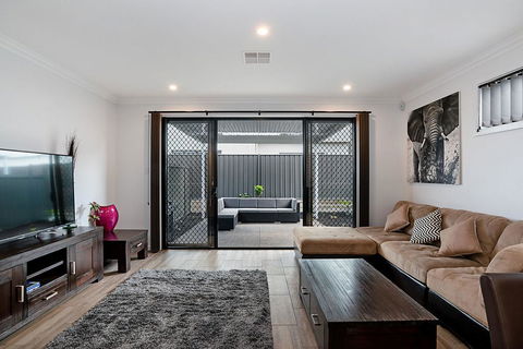 Modern Luxury At Christies Beach - Accommodation ACT 2