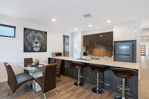 Modern Luxury At Christies Beach - Accommodation ACT 1
