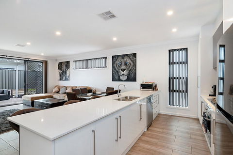 Modern Luxury At Christies Beach - Accommodation ACT 0