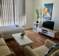 Modern Unit Near To Surfers Paradise - Accommodation ACT