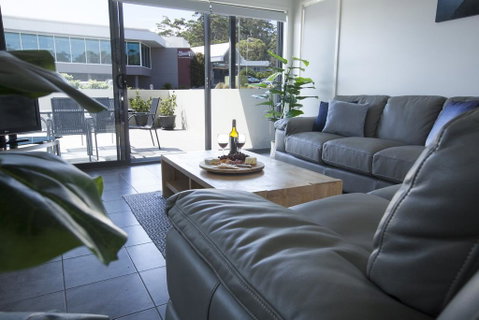 Mollymook Luxury Beachfront Apartment 3 - Accommodation ACT 3