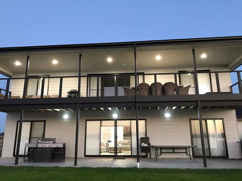 Moments On The Water - Accommodation ACT 1