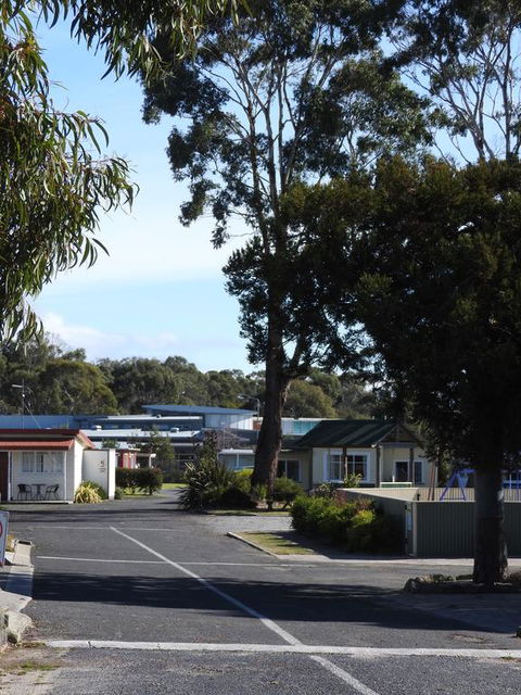 Moomba Holiday And Caravan Park - Accommodation ACT 0