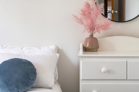 Moonah House-10 Mins To CBD & MONA, 4BR, 2 BATH, Great View, Park 3 Cars, Sleep 11, King Bed, En-suite - Accommodation ACT 1