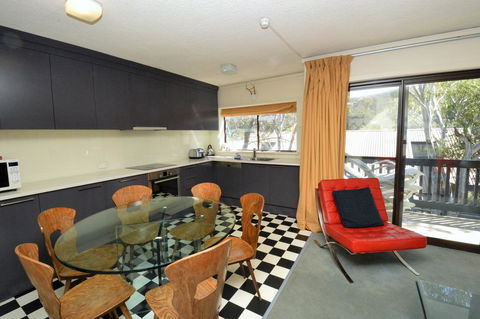 Mowamba B2 Three Bedroom - Accommodation ACT 1