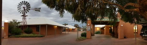 Mud Hut Motel - Accommodation ACT 0
