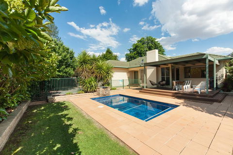 Murray House - Accommodation ACT 1