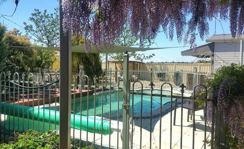 Must Love Dogs B&B & Self Contained Cottage - Accommodation ACT 2