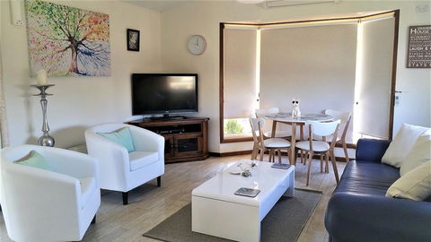 Must Love Dogs B&B & Self Contained Cottage - Accommodation ACT 3