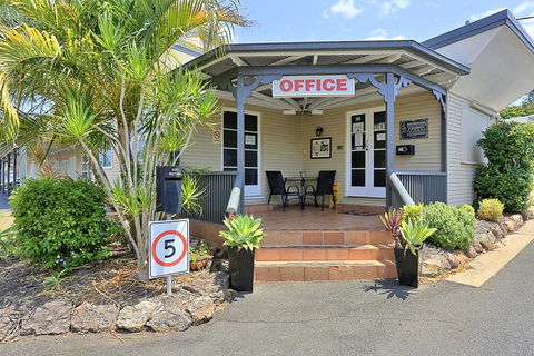 Ned Kelly's Motel - Accommodation ACT 2