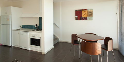Cosy Corner Sea View Apartments - Accommodation ACT 13