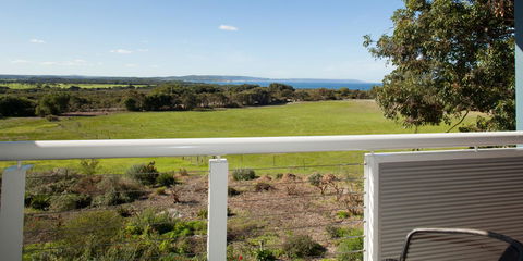 Cosy Corner Sea View Apartments - Accommodation ACT 8