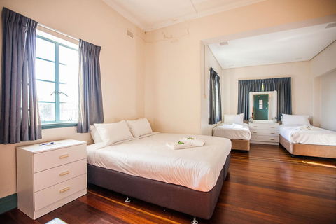 Captain Stirling Hotel - Accommodation ACT 37