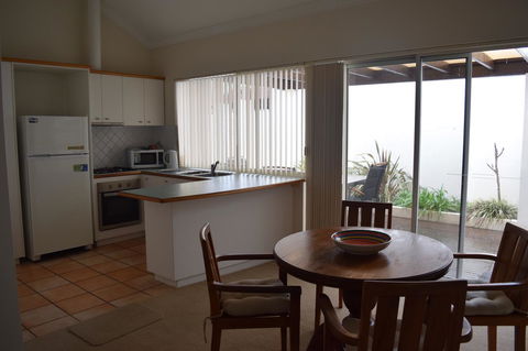 Dunes Scarborough Beach - Accommodation ACT 7