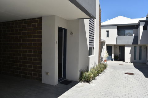 Central Executive Townhouse - Accommodation ACT 5