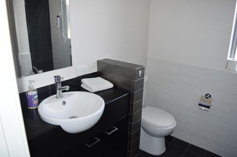 Central Executive Townhouse - Accommodation ACT 8