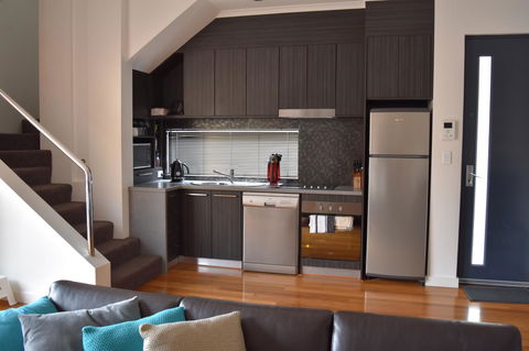 Central Executive Townhouse - Accommodation ACT 2