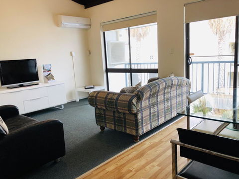 Seashore Memories - Sleeps 3 - Accommodation ACT 3